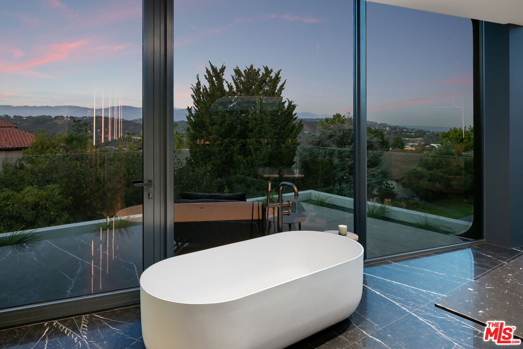 1254 Roberto Lane Los Angeles, CA 90077 - Photo 37 of 43 Gallery Image 37