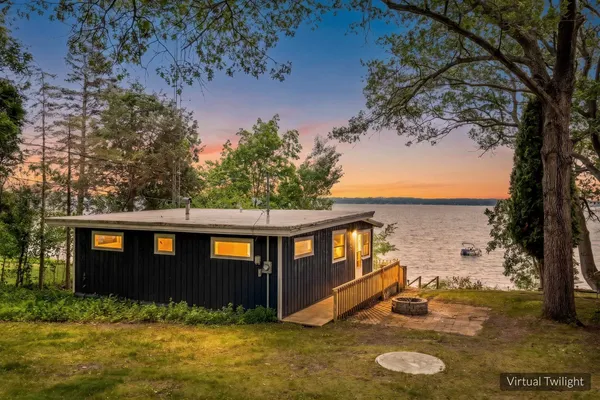 $949,000 | N4830 North Lakeshore Drive, Princeton, WI 54968