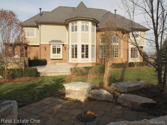 5489 Whitehall Boulevard Rochester, MI 48306 - Photo 33 of 37 back of home.jpg