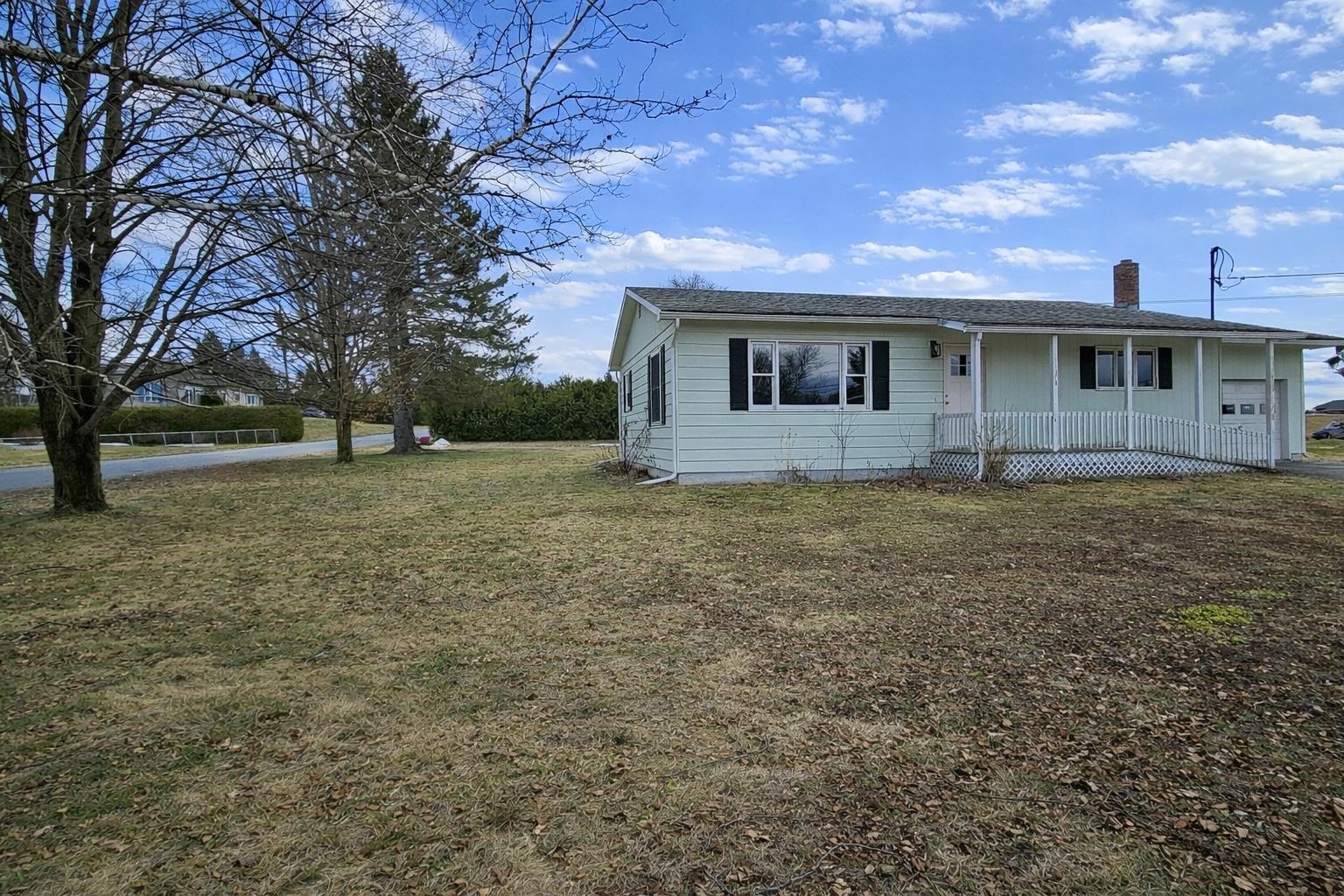 747 Elm Street Derby, VT 05830 - Photo 2 of 30