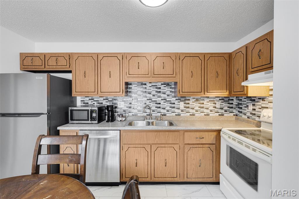 1355 Rue Celeste Bonne Terre, MO 63628 - Photo 7 of 23