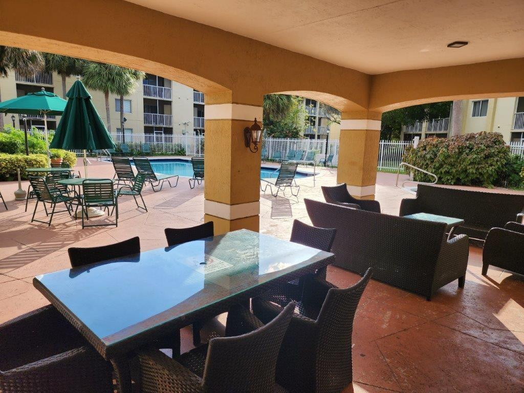 460 South Park Road, Unit 6209 Hollywood, FL 33021 - Photo 20 of 25 a view of a dining room with furniture window and wooden floor