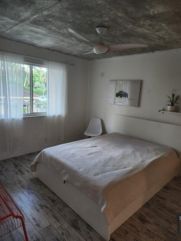 460 South Park Road, Unit 6209 Hollywood, FL 33021 - Photo 8 of 25 a bedroom with a bed and window