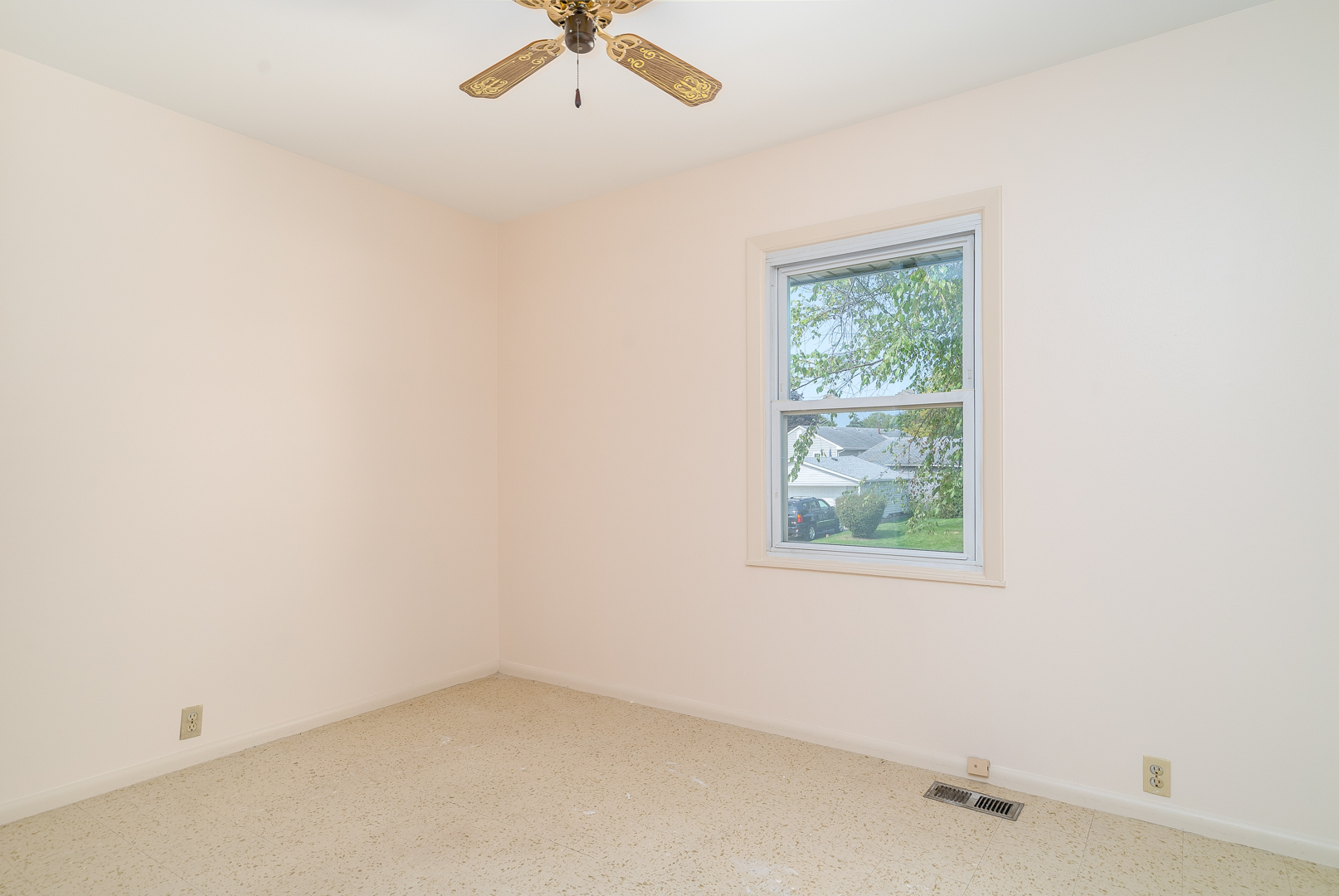 9 Ambassador Avenue Romeoville, IL 60446 - Photo 18 of 26 an empty room with a window