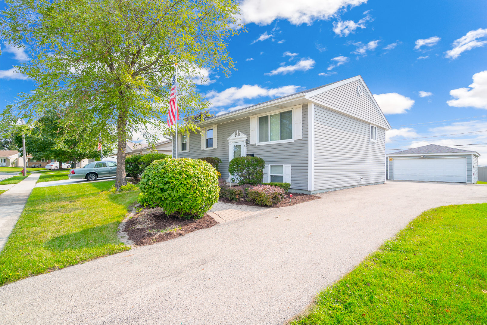9 Ambassador Avenue Romeoville, IL 60446 - Photo 4 of 26 a front view of a house with garden