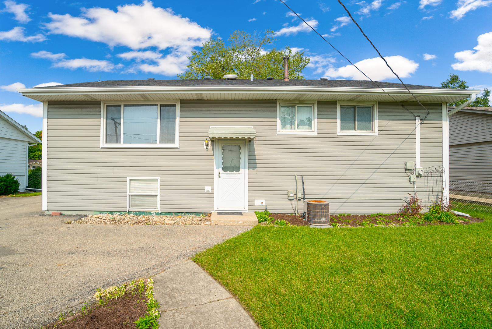 9 Ambassador Avenue Romeoville, IL 60446 - Photo 8 of 26 a backyard of a house with table and chairs
