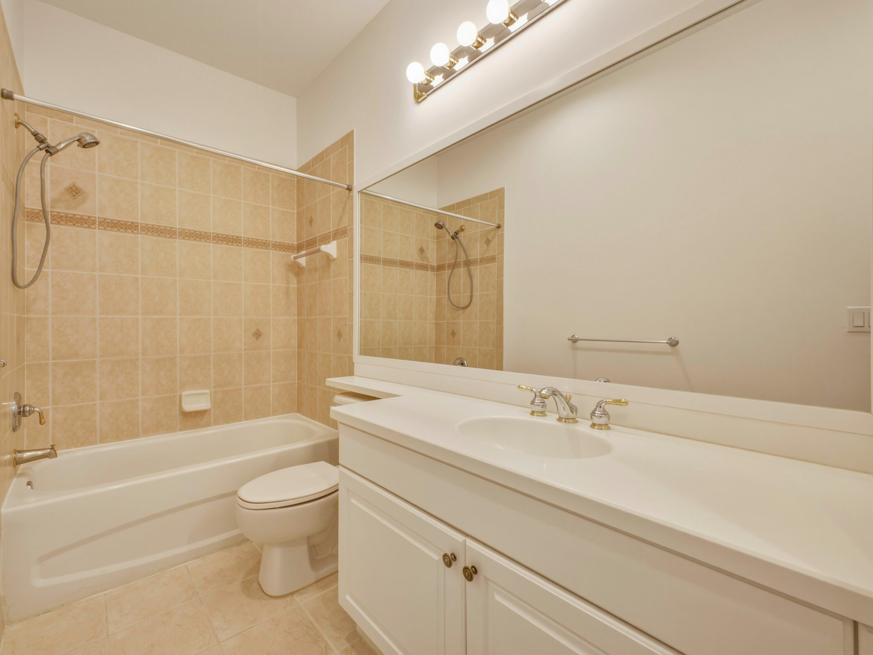 119 Lancaster Road Boynton Beach, FL 33426 - Photo 29 of 57 Guest Bathroom