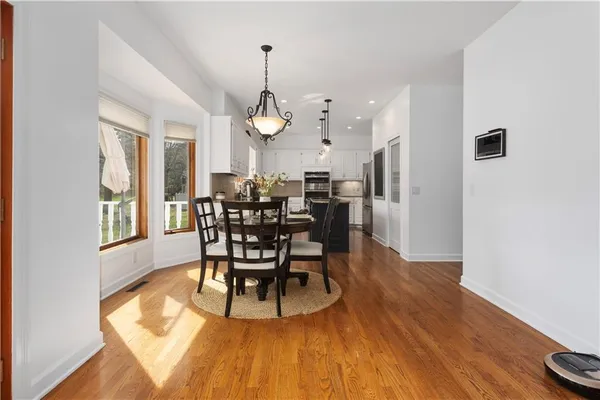 $599,999 | 19769 Walden Oaks, Country Club, MO 64505