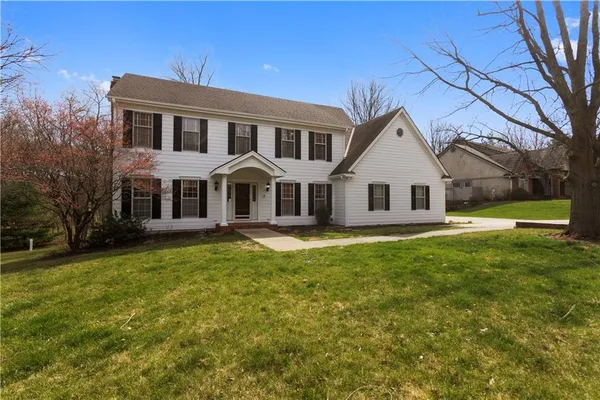 $599,999 | 19769 Walden Oaks, Country Club, MO 64505