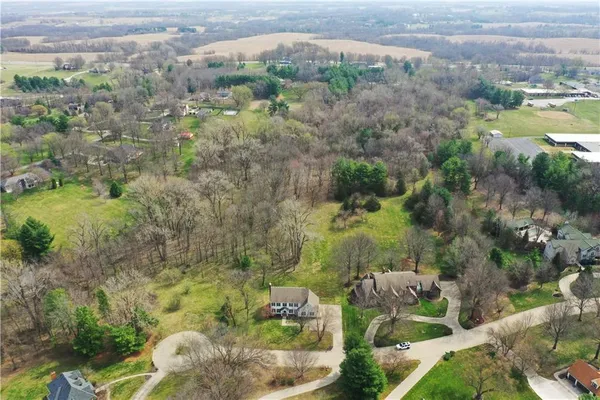 $599,999 | 19769 Walden Oaks, Country Club, MO 64505