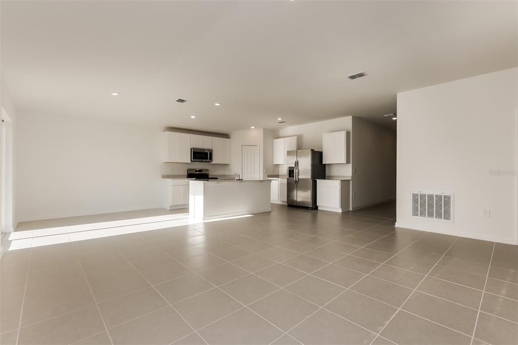 2770 Pennachio Dr Lake Lake Wales, FL 33853 - Photo 10 of 15 a view of a kitchen with a sink