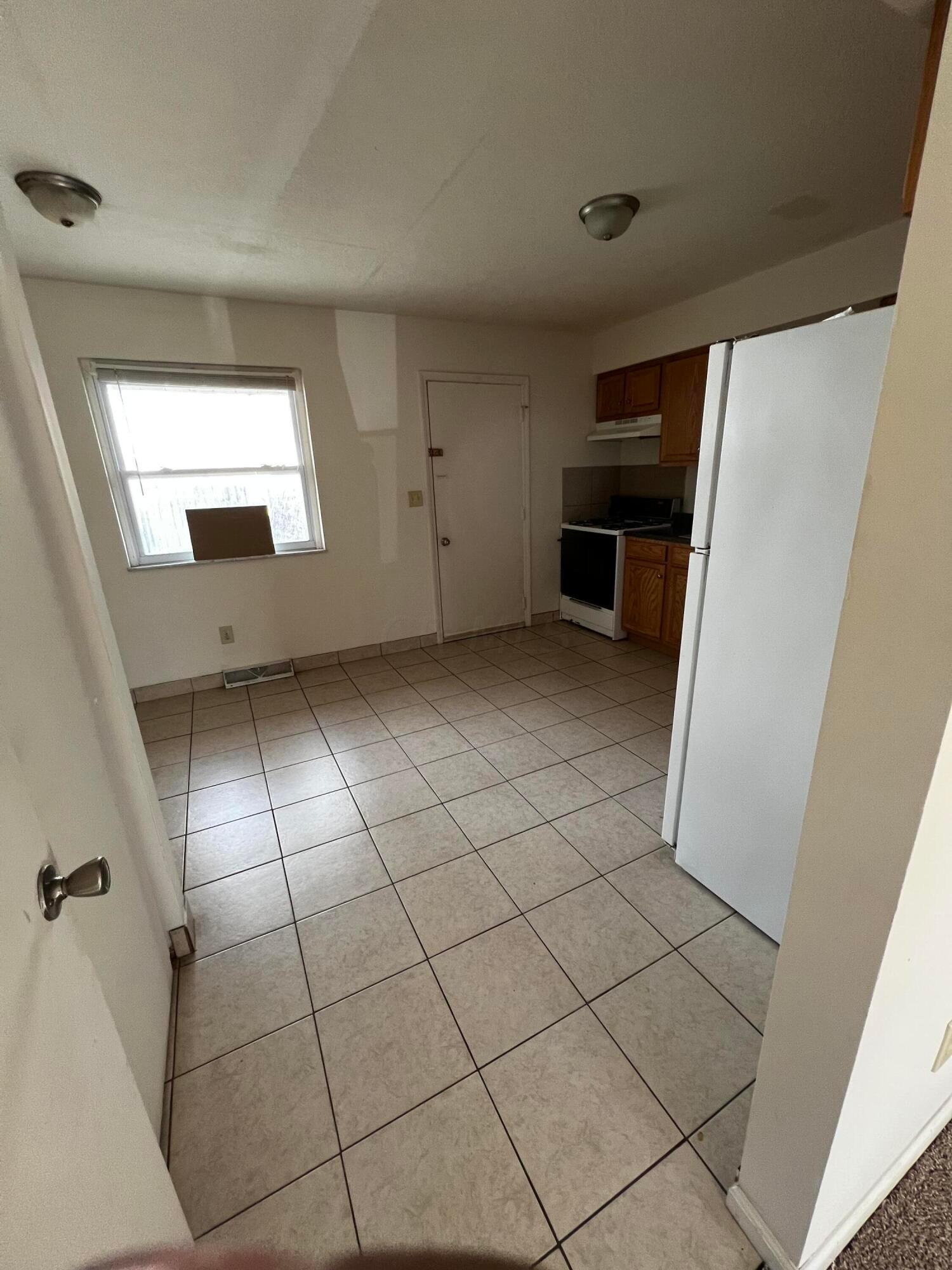 53 Neil Street, Unit 4 Delaware, OH 43015 - Photo 4 of 14 IMG_6595