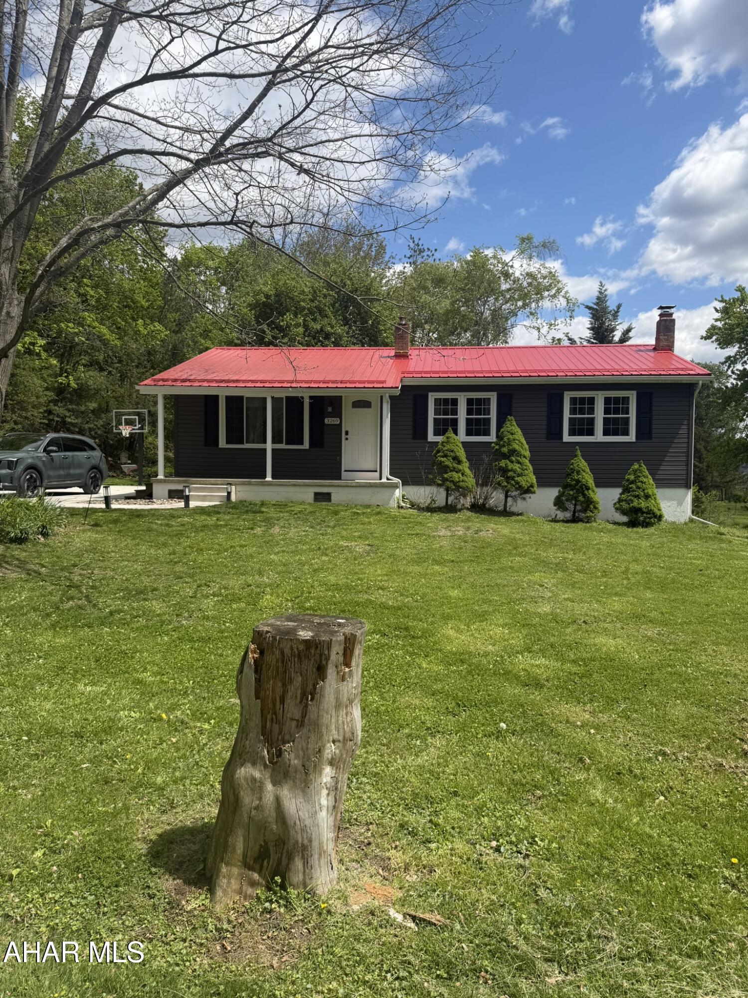 3269 Gwin Road Altoona, PA 16601 - Photo 2 of 19 IMG_1373