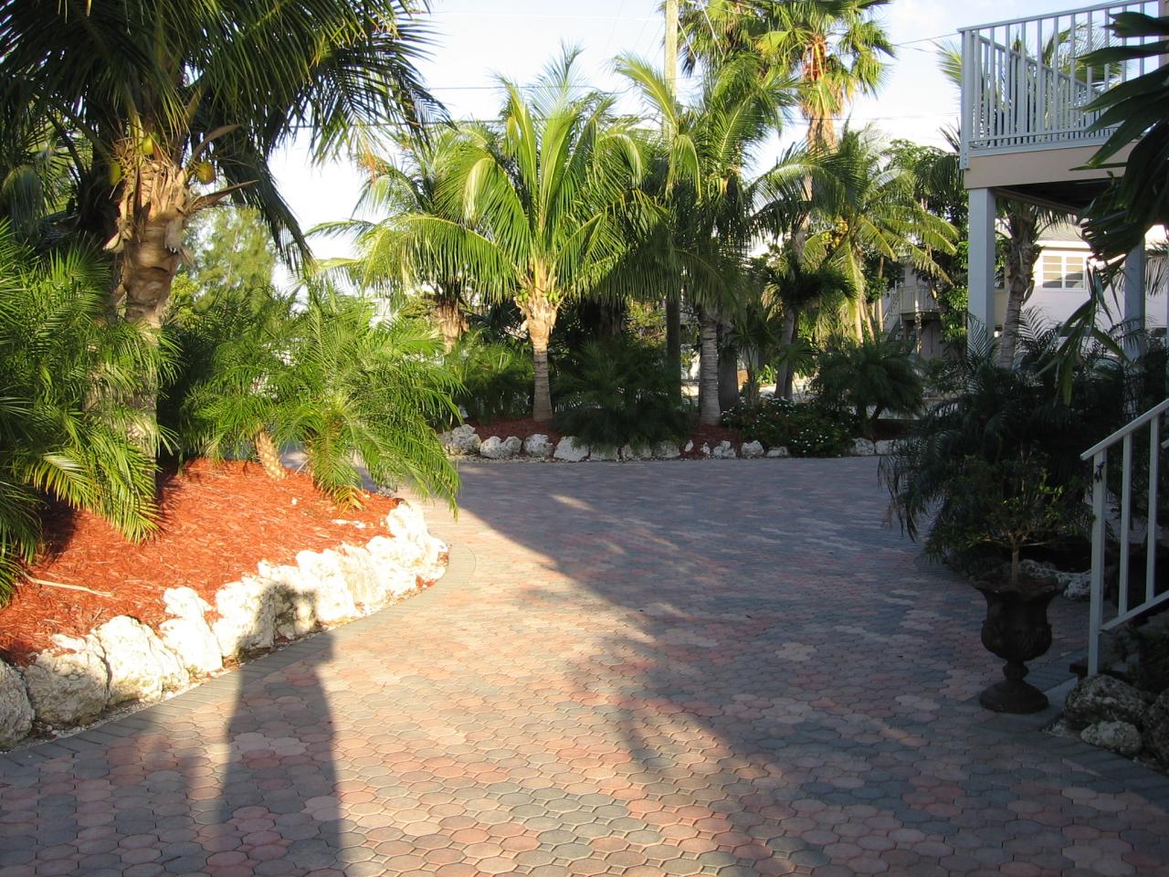 219 B Brian Road, Unit B Marathon, FL 33050 - Photo 10 of 11 Driveway