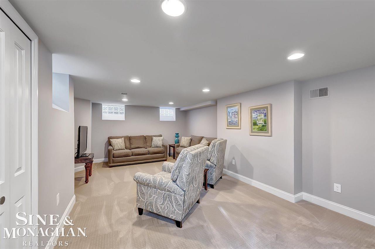 326 Merriweather Road Grosse Pointe, MI 48236 - Photo 28 of 41 50058942-27.JPG