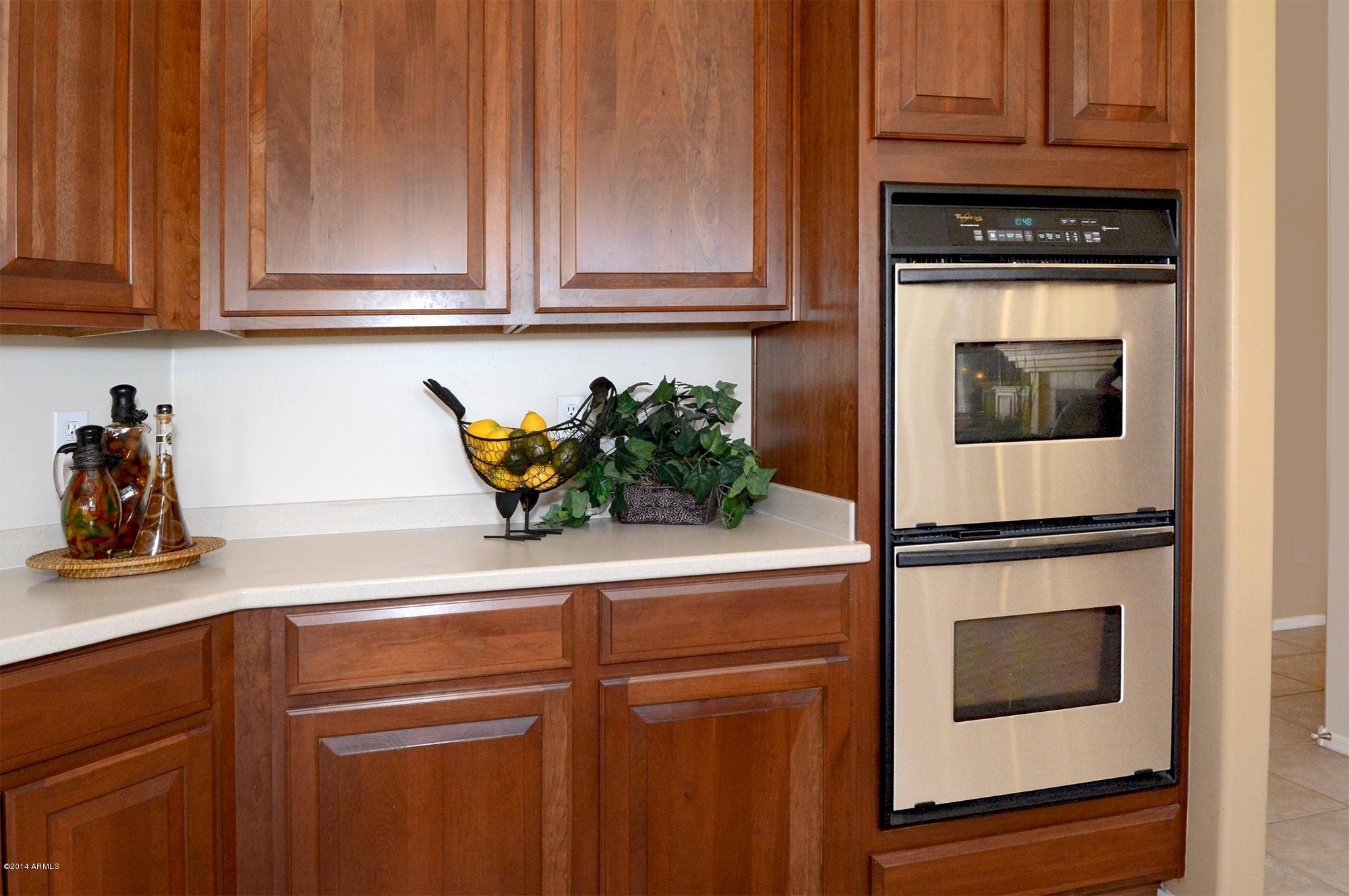 2073 East Victor Road Gilbert, AZ 85296 - Photo 13 of 42 Kitchen-DualOvens-2478
