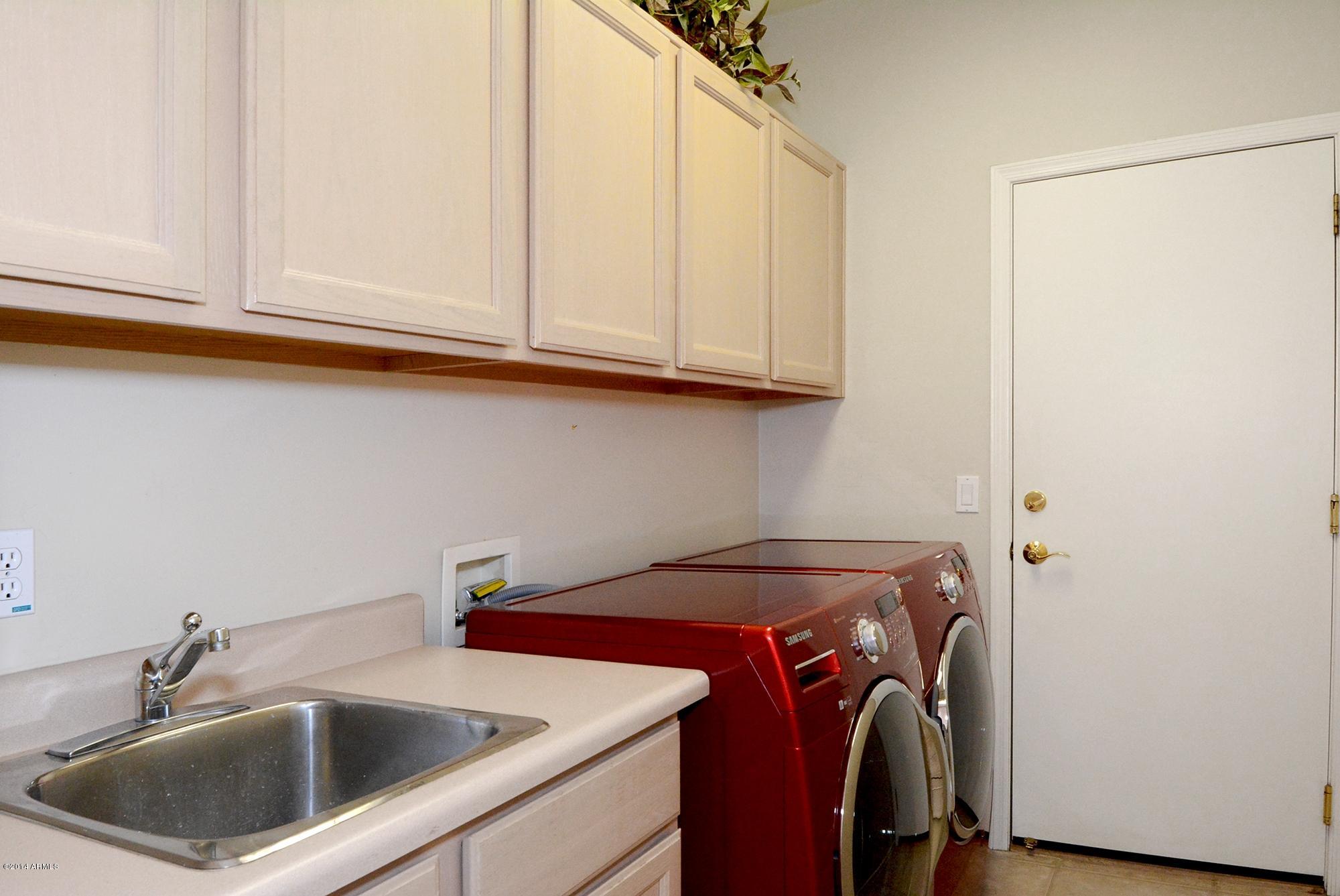 2073 East Victor Road Gilbert, AZ 85296 - Photo 32 of 42 LaundryRM-2441