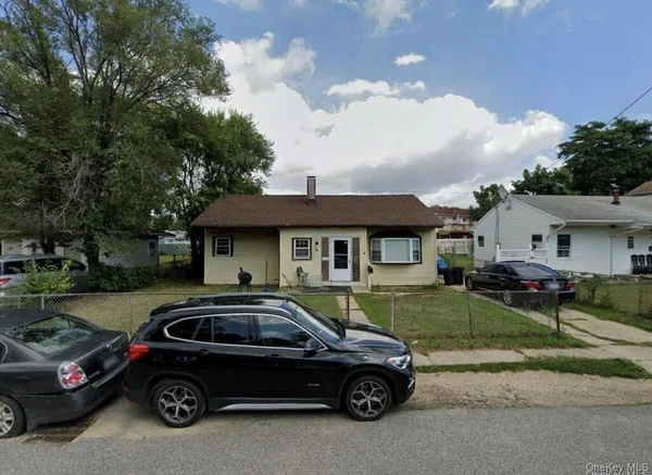 $365,000 | 12 Croydon Road, Amityville, NY 11701
