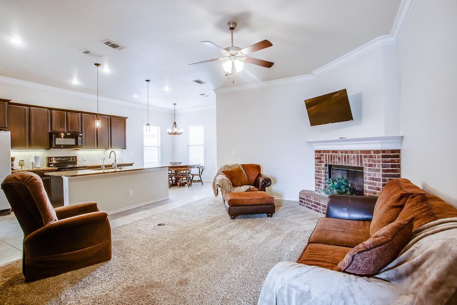 7428 103rd Street Lubbock, TX 79424 - Photo 2 of 18 Open Plan w/ great light!