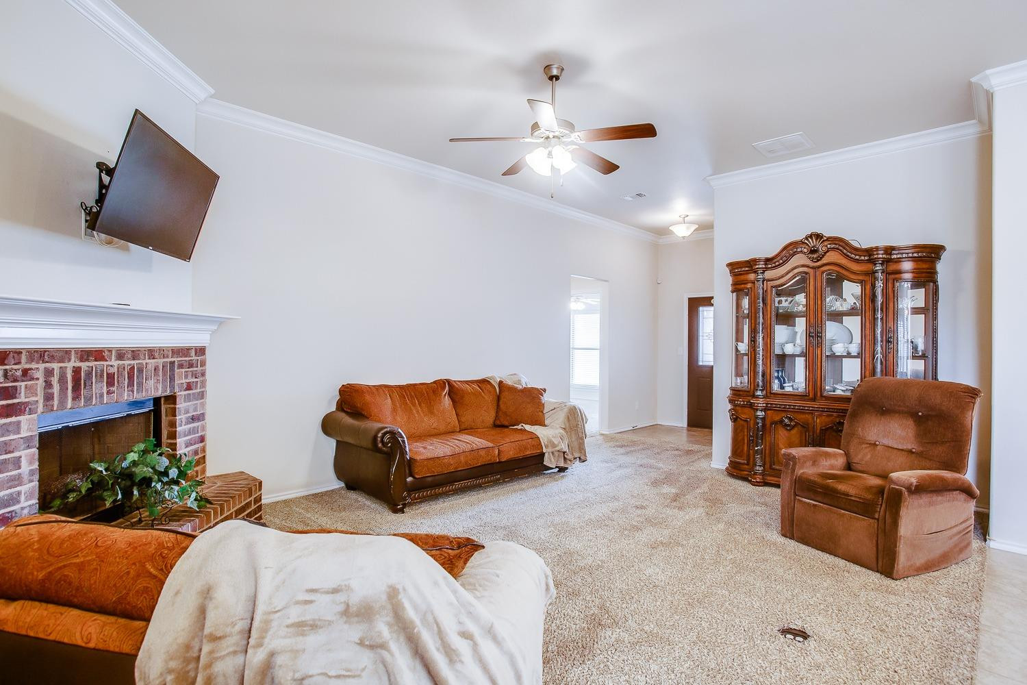 7428 103rd Street Lubbock, TX 79424 - Photo 4 of 18 Living Room