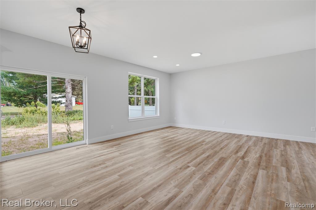 9400 Roland Brighton, MI 48116 - Photo 8 of 41 Gallery Image 8