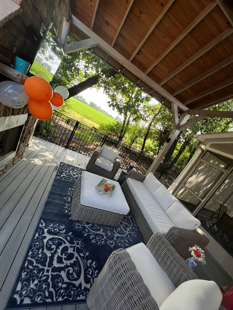 535 Edinburgh Way Dothan, AL 36305 - Photo 4 of 13 Covered outdoor area