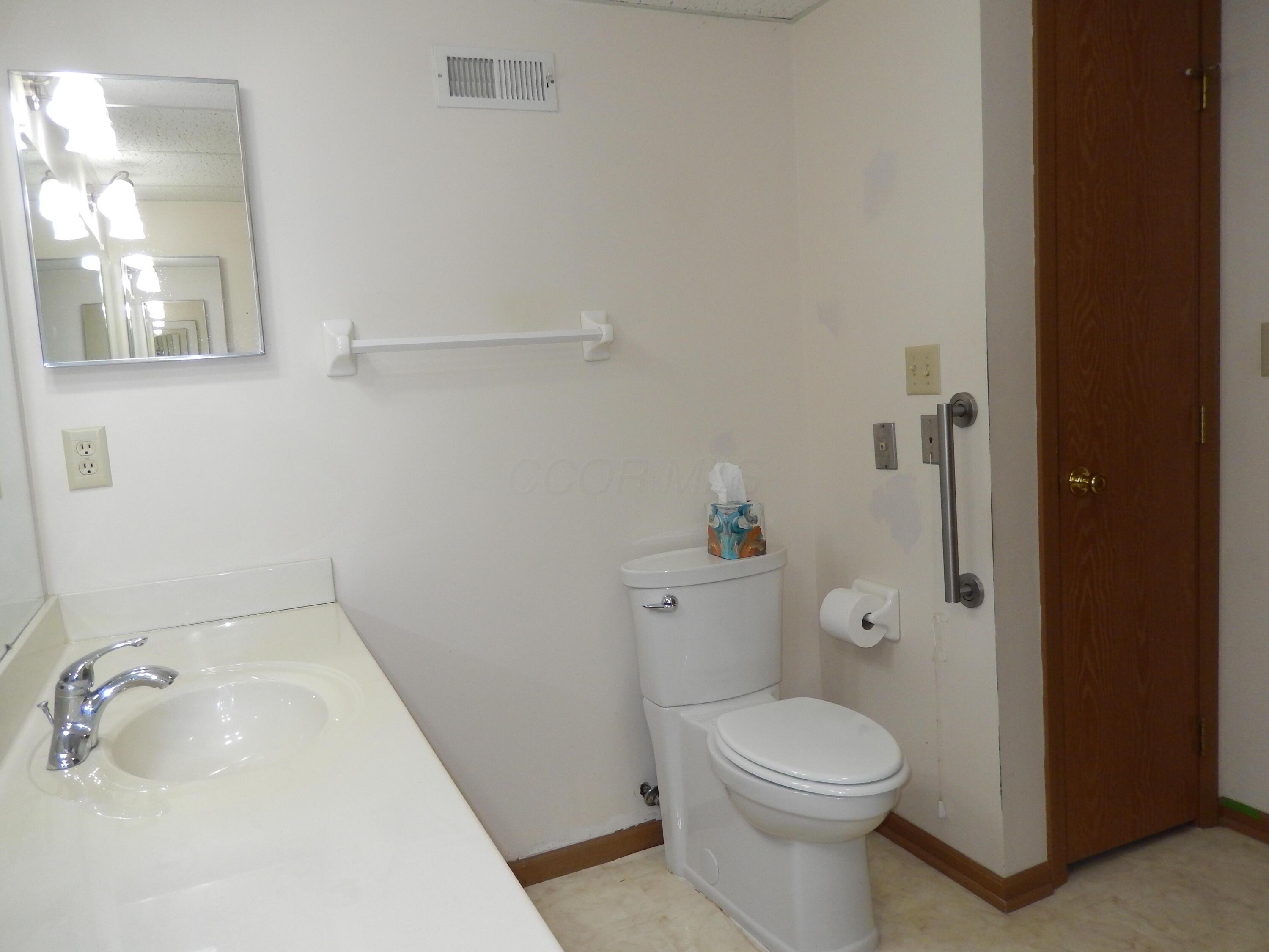 3939 Karl Road, Unit 103 Columbus, OH 43224 - Photo 26 of 50 Primary full bath with double sink vanity