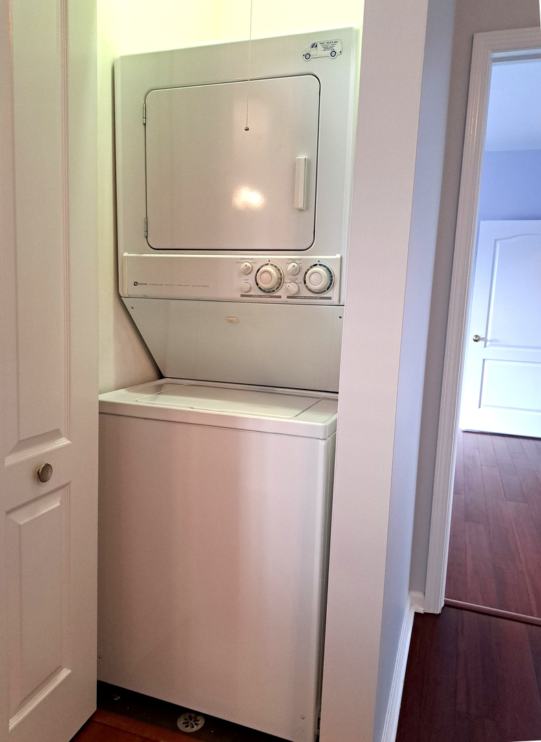 1307 West Lake Street, Unit 304 Addison, IL 60101 - Photo 15 of 33 a utility room with dryer and washer