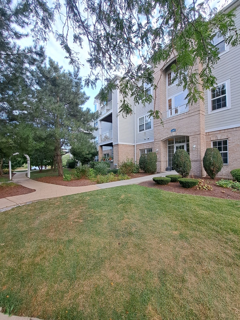 1307 West Lake Street, Unit 304 Addison, IL 60101 - Photo 33 of 33 a view of backyard of house with green space