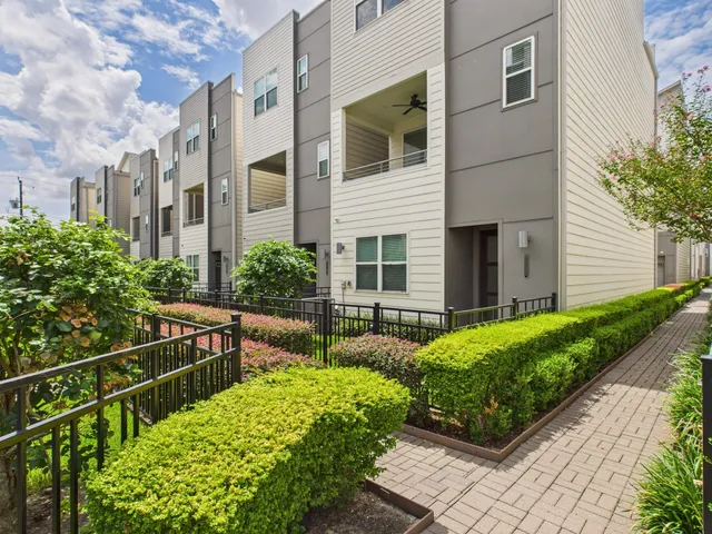 $2,800 | 2761 Clinton Drive, Houston, TX 77020