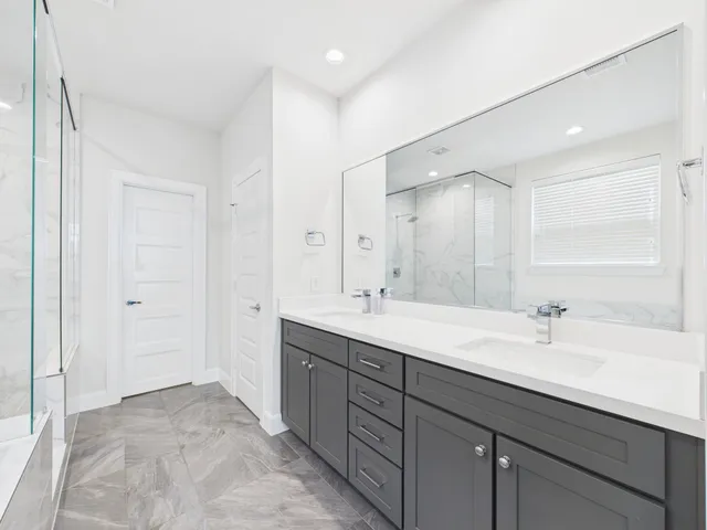 $2,800 | 2761 Clinton Drive, Houston, TX 77020