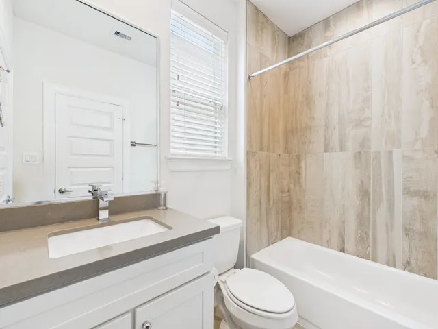 $2,800 | 2761 Clinton Drive, Houston, TX 77020