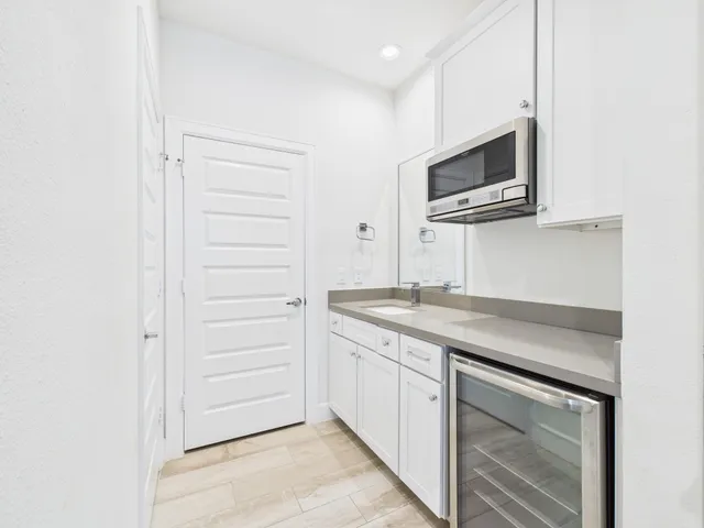 $2,800 | 2761 Clinton Drive, Houston, TX 77020