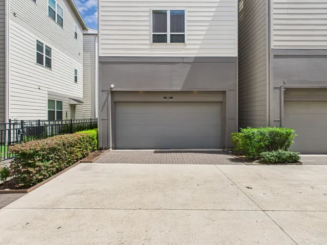 $2,800 | 2761 Clinton Drive, Houston, TX 77020