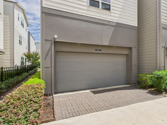 $2,800 | 2761 Clinton Drive, Houston, TX 77020