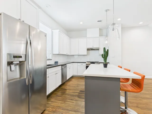 $2,800 | 2761 Clinton Drive, Houston, TX 77020