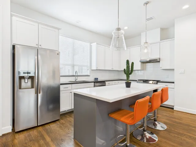 $2,800 | 2761 Clinton Drive, Houston, TX 77020