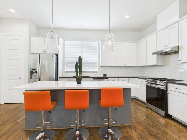 $2,800 | 2761 Clinton Drive, Houston, TX 77020