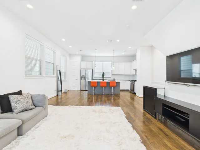 $2,800 | 2761 Clinton Drive, Houston, TX 77020