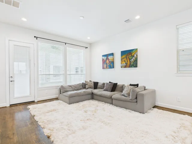 $2,800 | 2761 Clinton Drive, Houston, TX 77020