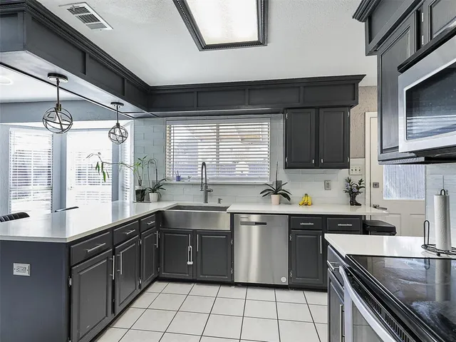 $340,000 | 2322 Snowdon Drive, Arlington, TX 76018