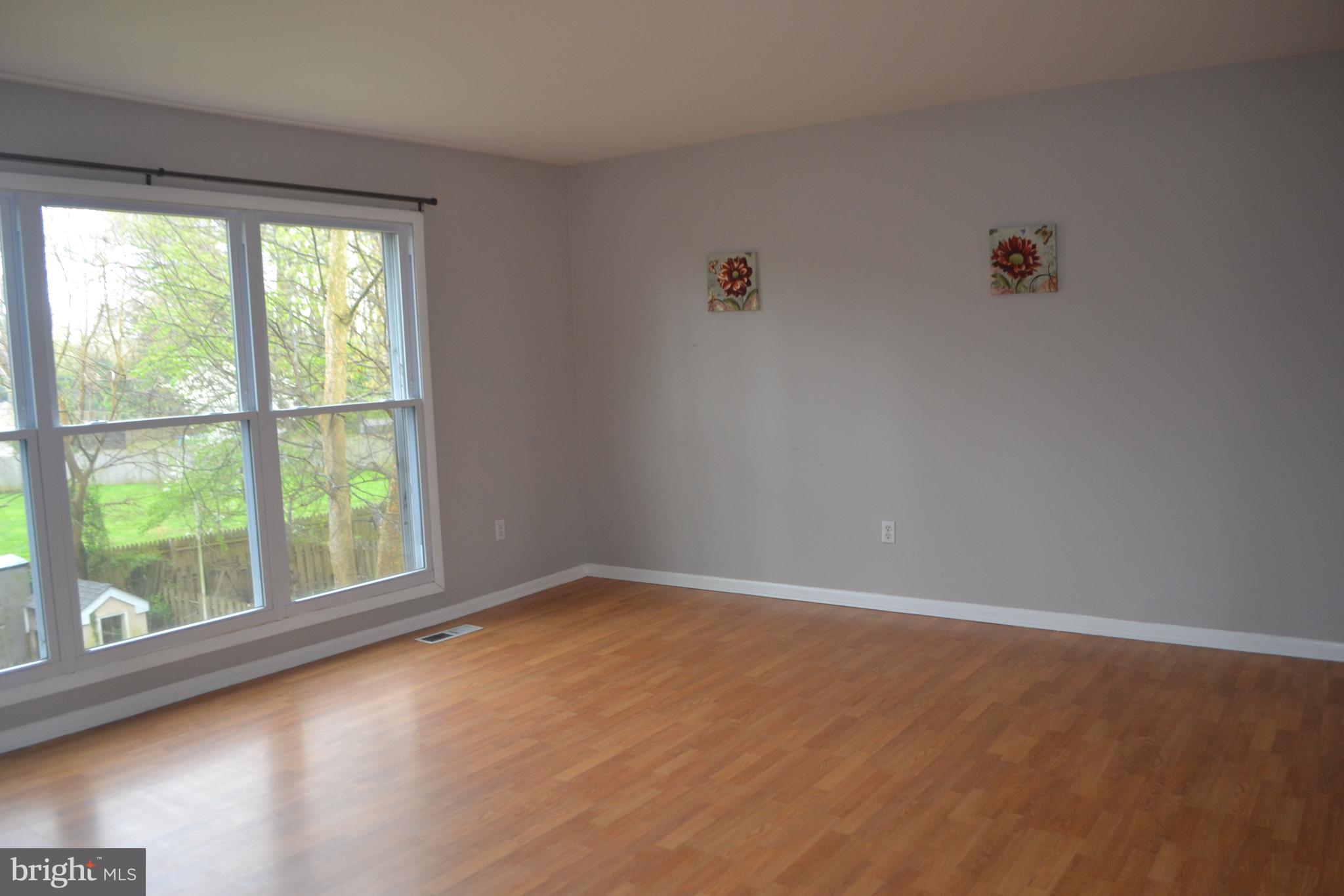 210 Whitherspoon Lane Newark, DE 19713 - Photo 4 of 19 Living Room 3rd View