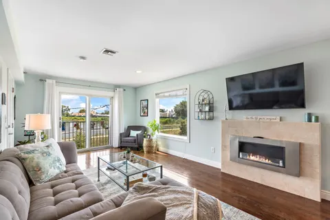 $699,999 | 137 20th Street, Unit B, Union City, NJ 07087