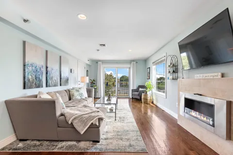 $699,999 | 137 20th Street, Unit B, Union City, NJ 07087