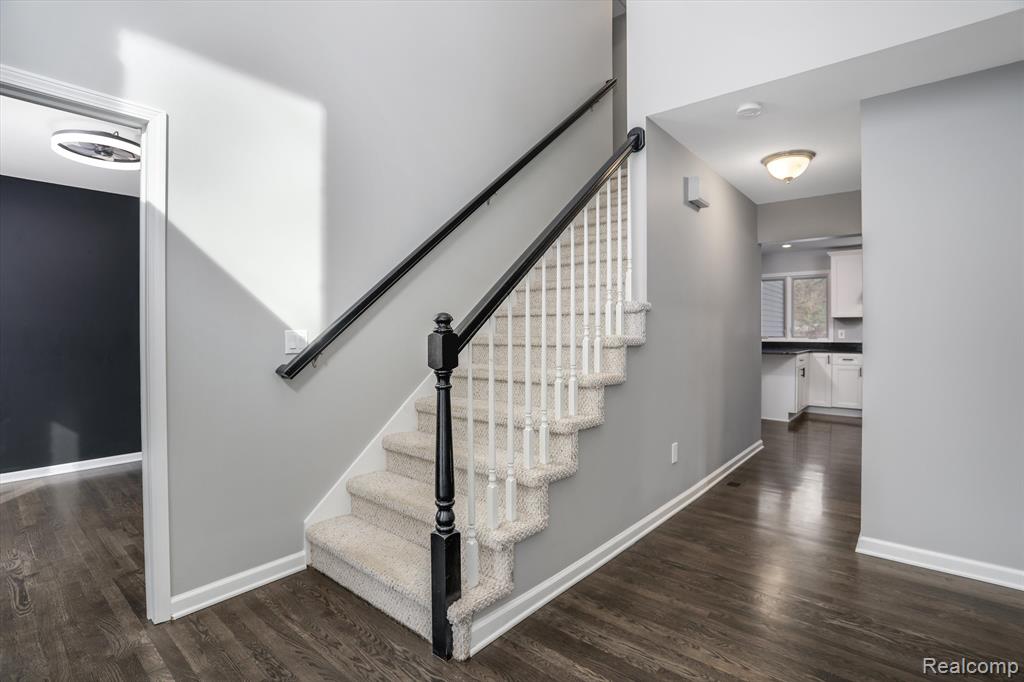 6660 Ridgewood Road Clarkston, MI 48346 - Photo 8 of 53 Gallery Image 8