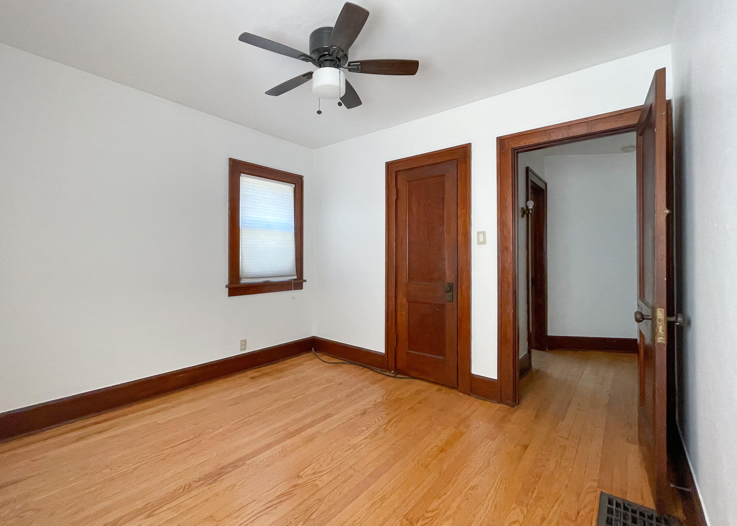 1605 Yout Street Racine, WI 53404 - Photo 4 of 20 1605Yout-103