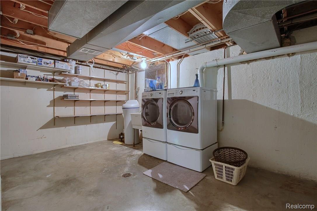 5180 Westview Road Clarkston, MI 48346 - Photo 24 of 32 Lower_Level_Laundry_Room.jpg