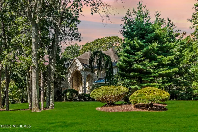 $1,395,000 | 18 Wetherill Drive, Millstone Township, NJ 08510