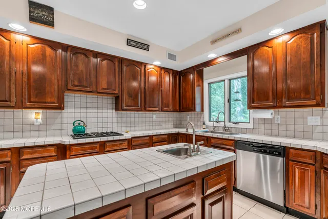 $1,395,000 | 18 Wetherill Drive, Millstone Township, NJ 08510