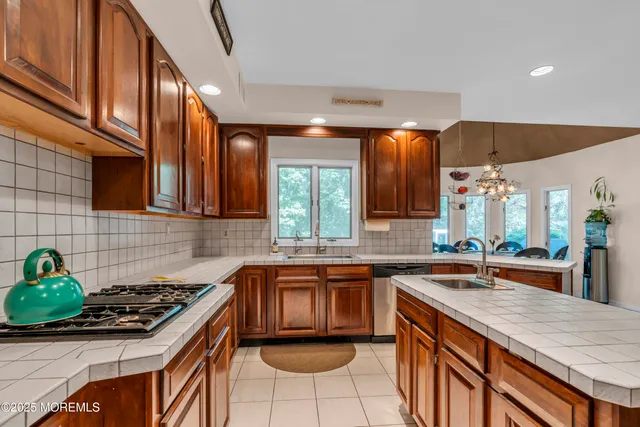 $1,395,000 | 18 Wetherill Drive, Millstone Township, NJ 08510